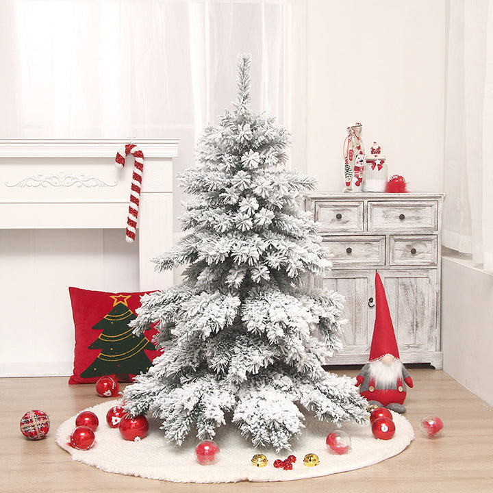 Schneebedeckter künstlicher Weihnachtsbaum