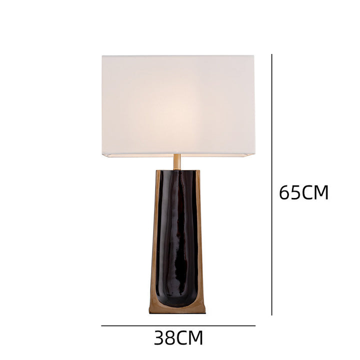 Elegante dekorative Tischlampe mit modernem Design