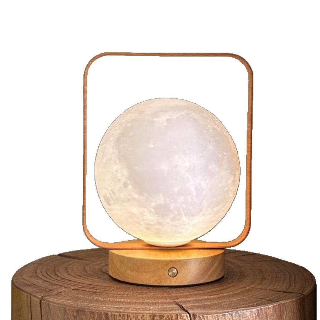 Moon Globe Ambient Tischlampe mit Holzfuß und Kupferrahmen