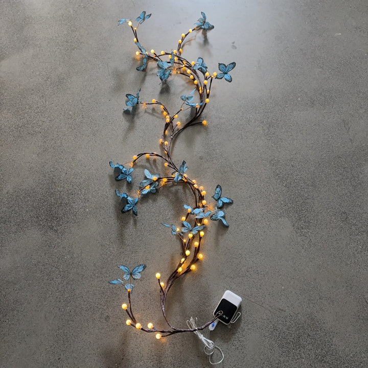 Verschnörkelte LED Kirschblüten Wandleuchte