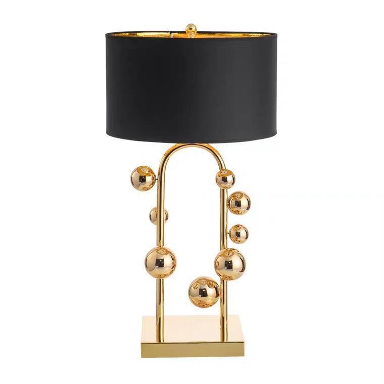 Moderne Skulpturale Tischlampe mit geometrischem Design
