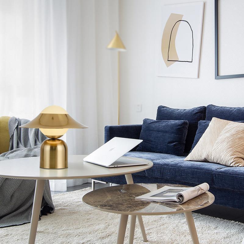 Moderne Tischlampe mit einzigartigem skulpturalen Design