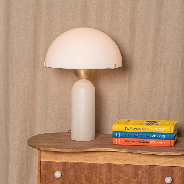 Zeitgenössische Tischlampe mit Kuppelschirm