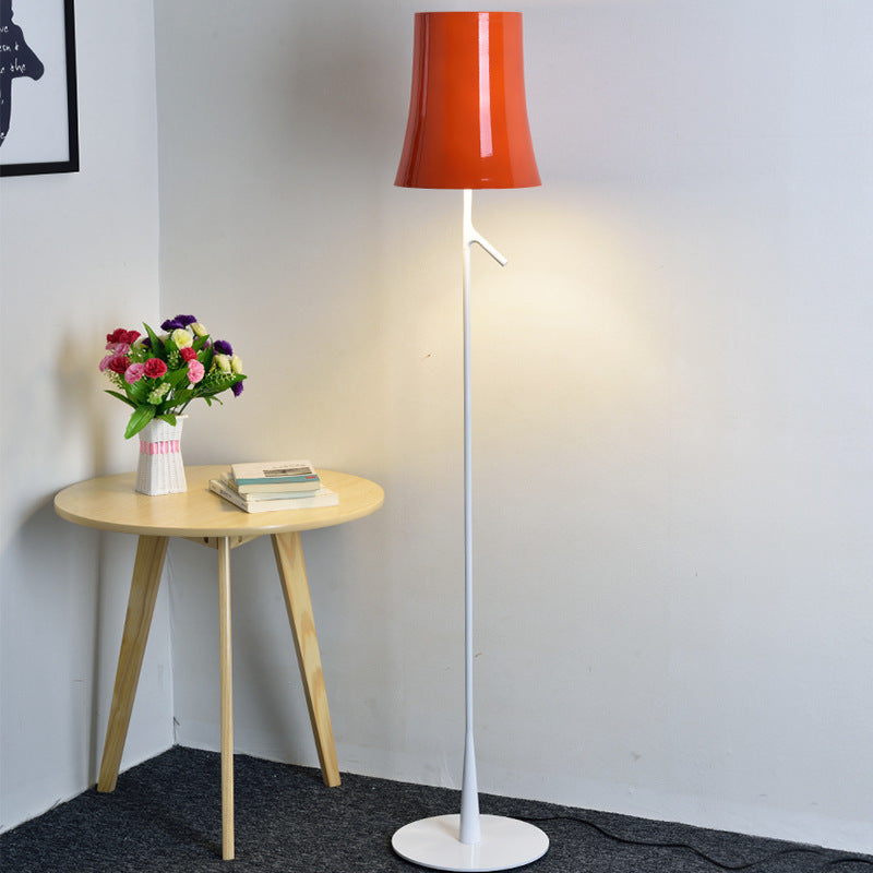 Zeitgenössische Stehlampe mit modernem Design