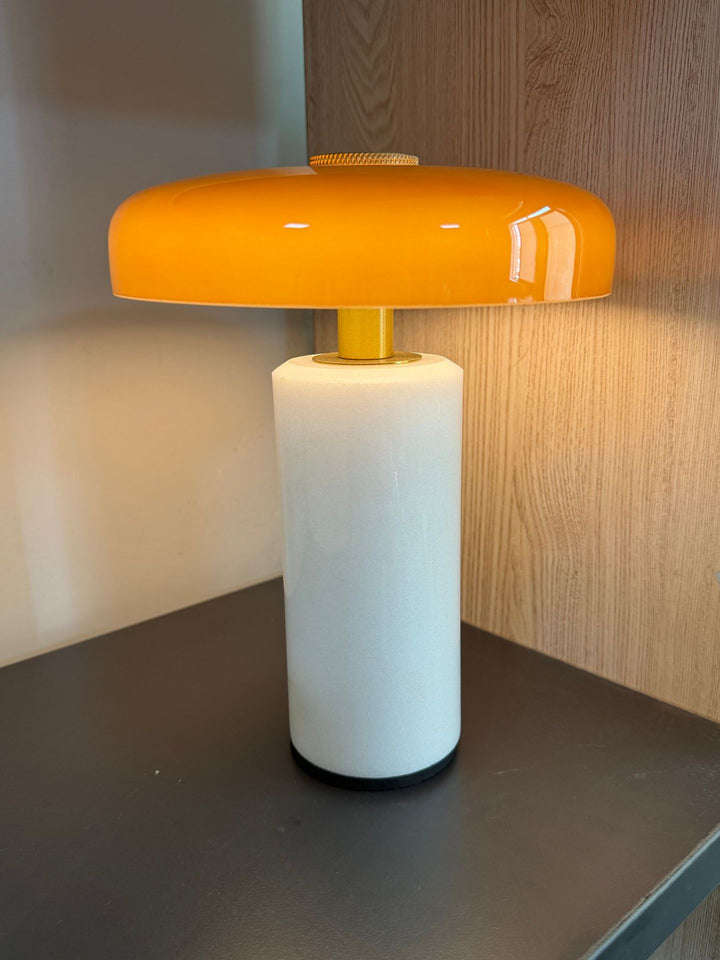 Dekorative Tischlampe
