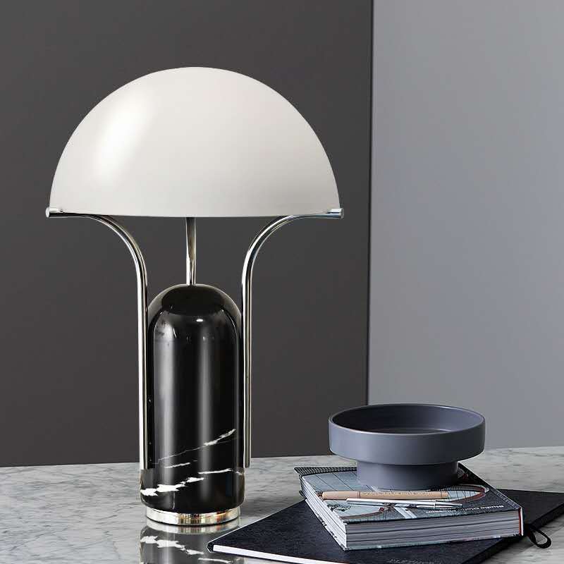 Moderne skulpturale Tischlampe mit Marmorbasis