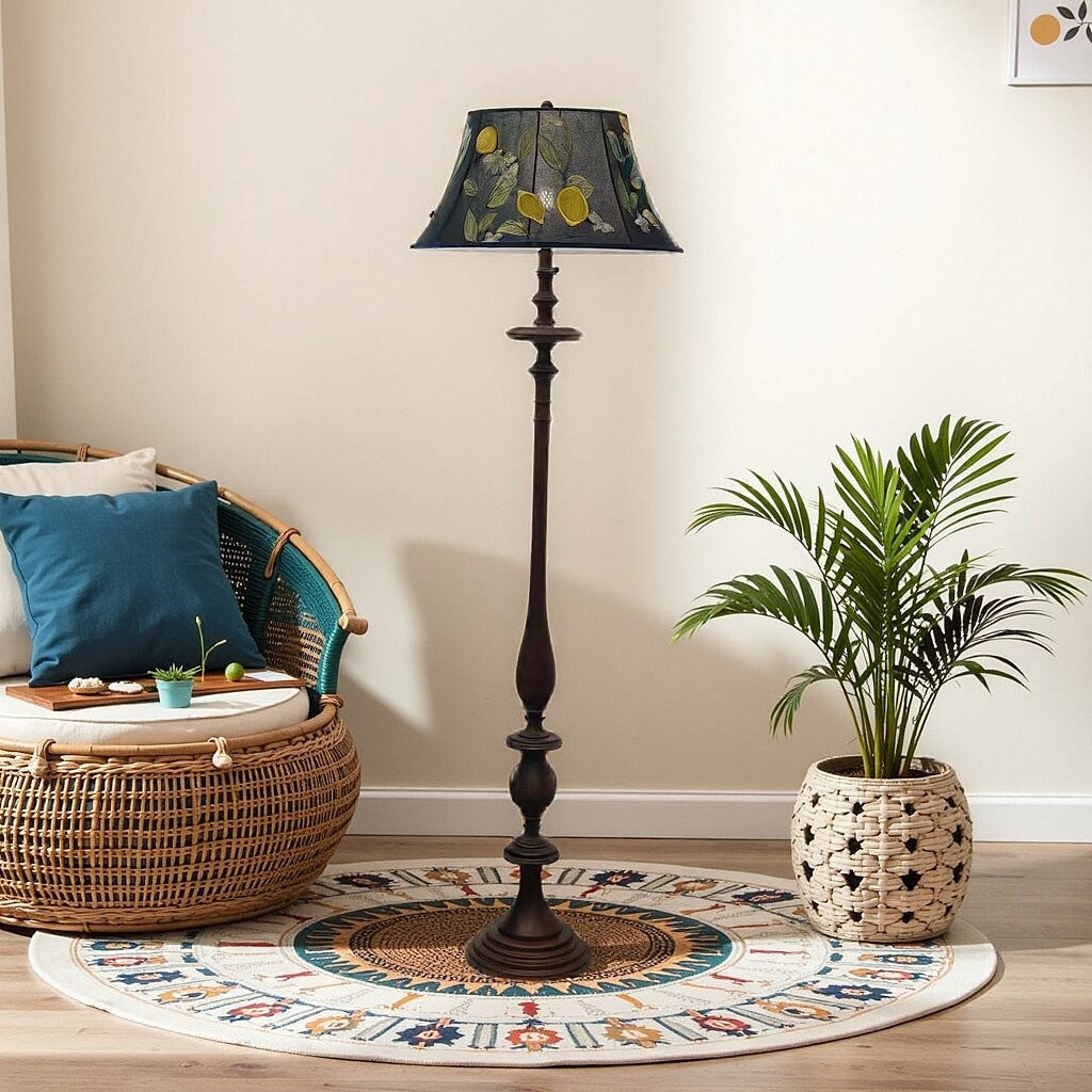 Elegante Blumenmuster Stehlampe