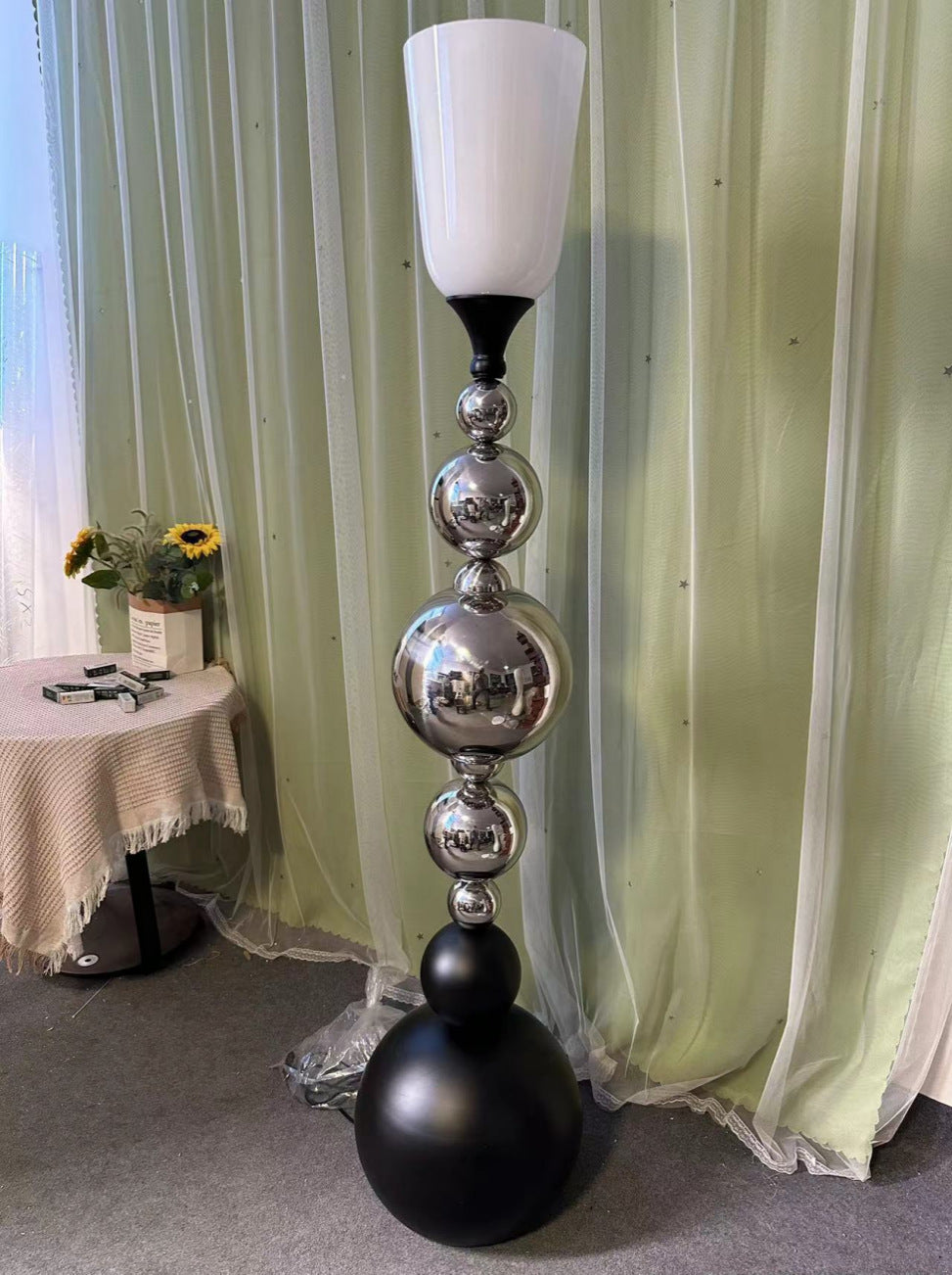 Künstlerische Stehlampe