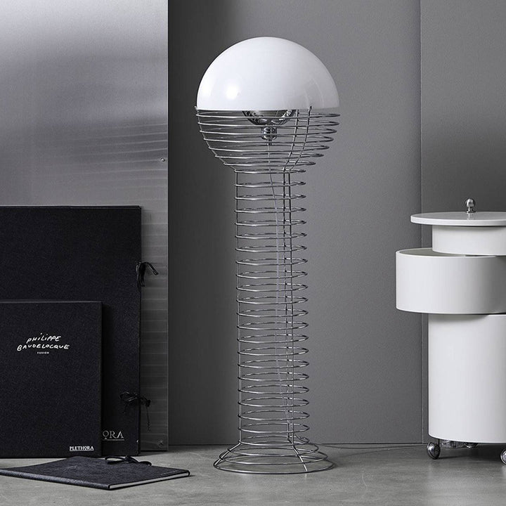 Moderne schlanke Stehlampe