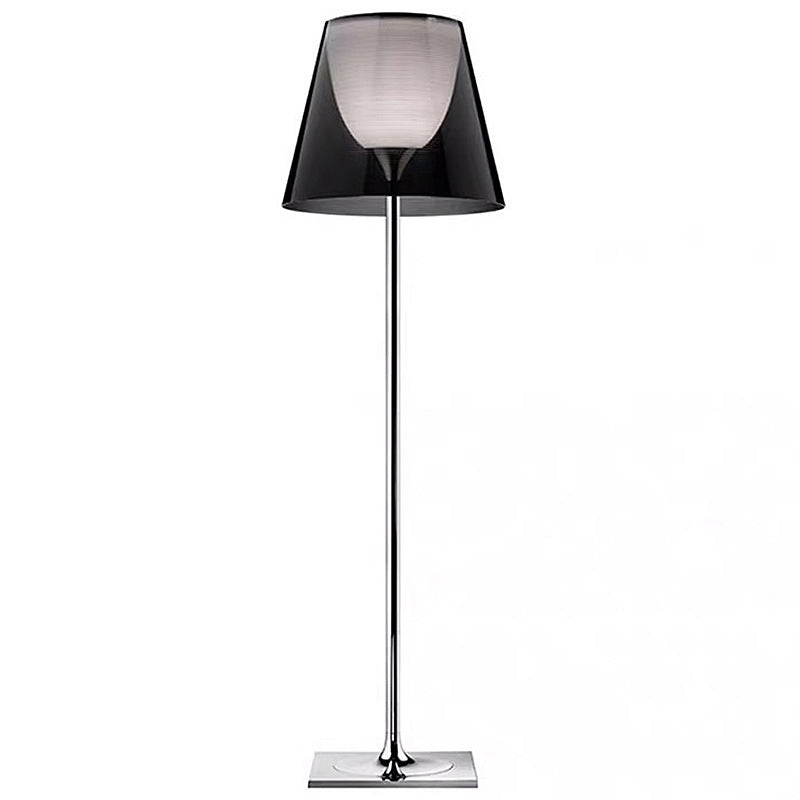 Moderne Minimalistische Stehlampe mit verstellbarem Schirm
