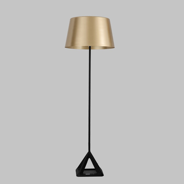 Elegante Tischlampe mit geometrischem Sockel