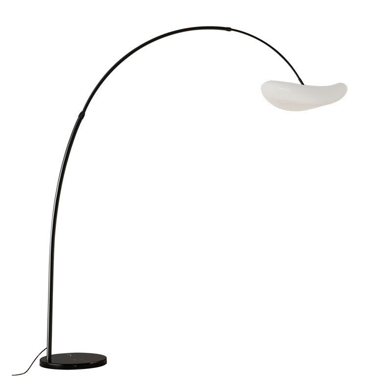 Bogen Stehlampe mit integriertem Schirm