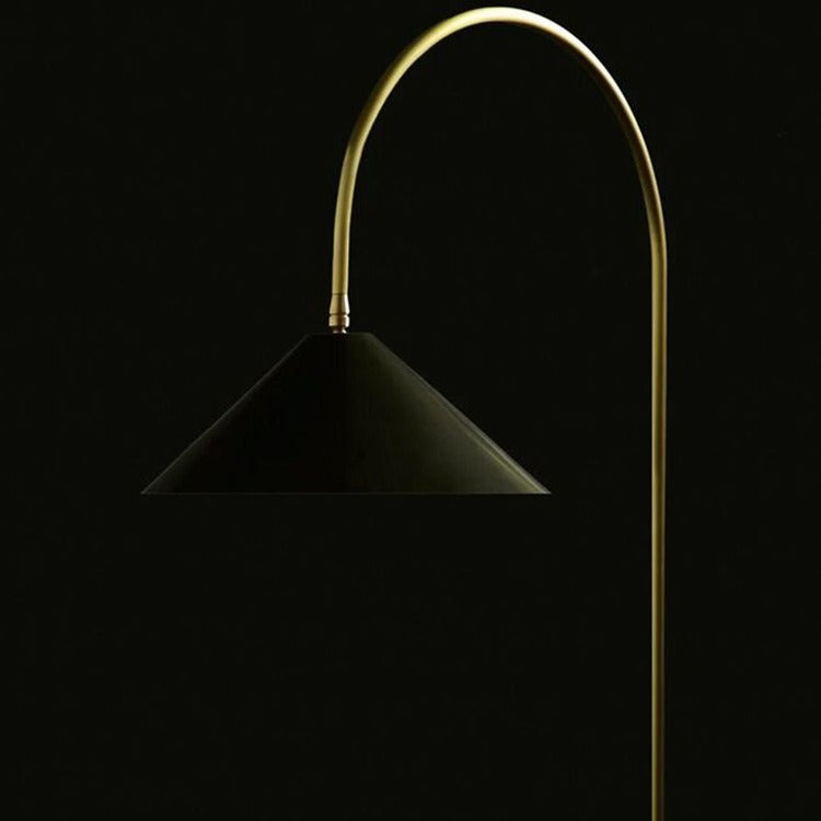 Moderne Bogen-Stehlampe mit einzigartigem Schirmdesign