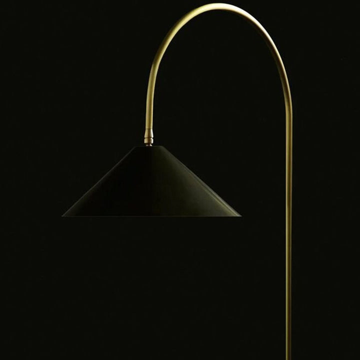 Moderne Bogen-Stehlampe mit einzigartigem Schirmdesign