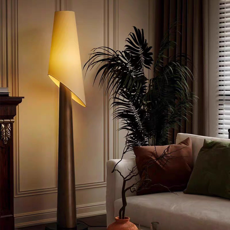 Moderne Minimalistische Stehlampe mit Weichglanzschirm