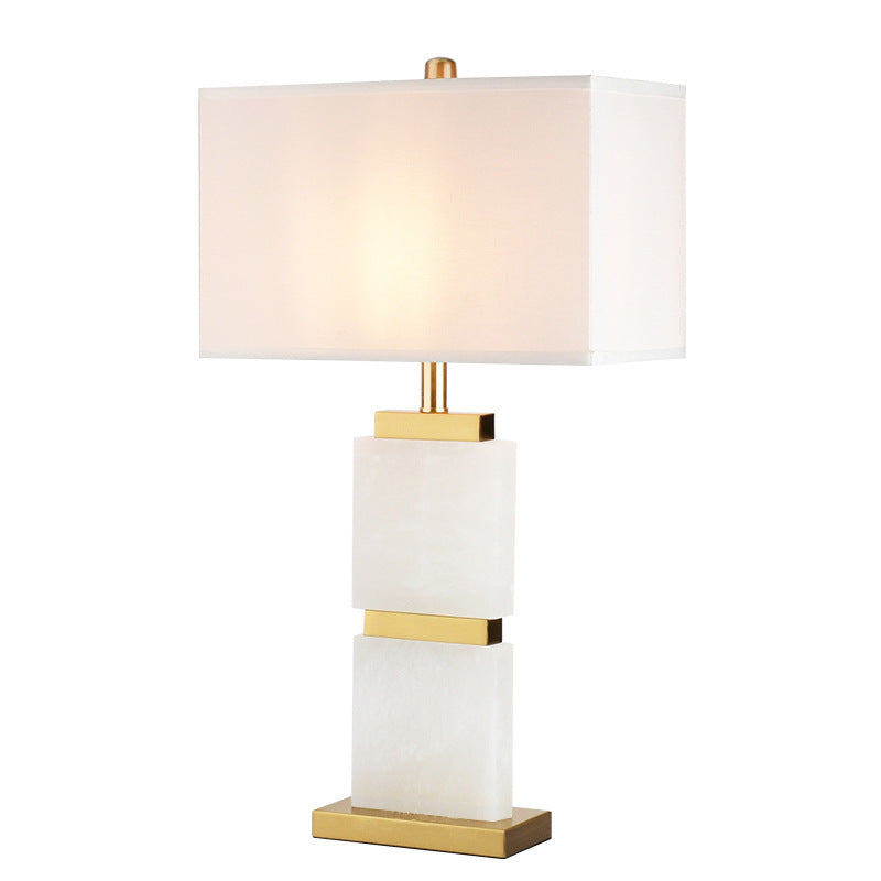 Moderne dekorative Tischlampe mit Marmorbasis und elegantem Schirm