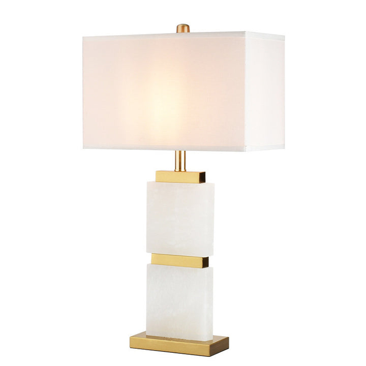 Moderne dekorative Tischlampe mit Marmorbasis und elegantem Schirm