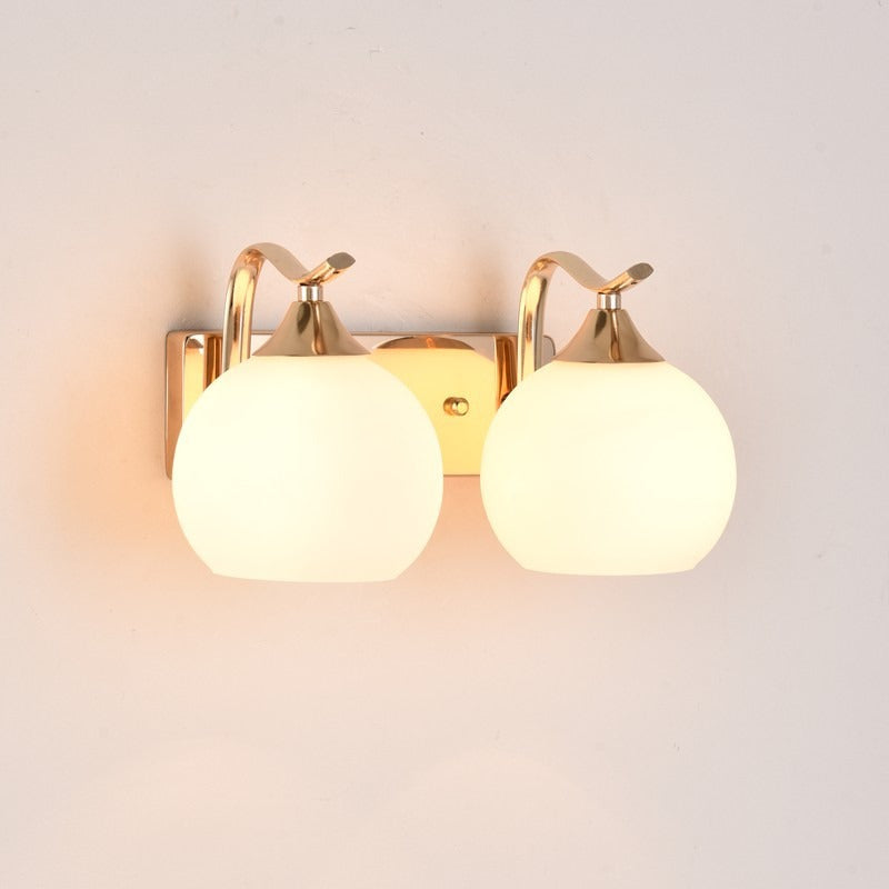Elegante Globus Wandleuchte mit goldfarbener Oberfläche