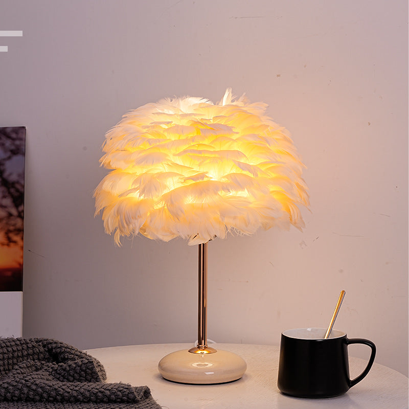 Feder Schirm Tischlampe mit Keramikbasis und poliertem Metallstange