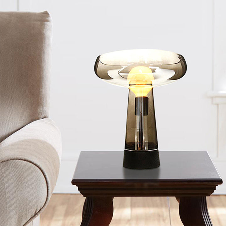 Elegante transparente Glastischlampe