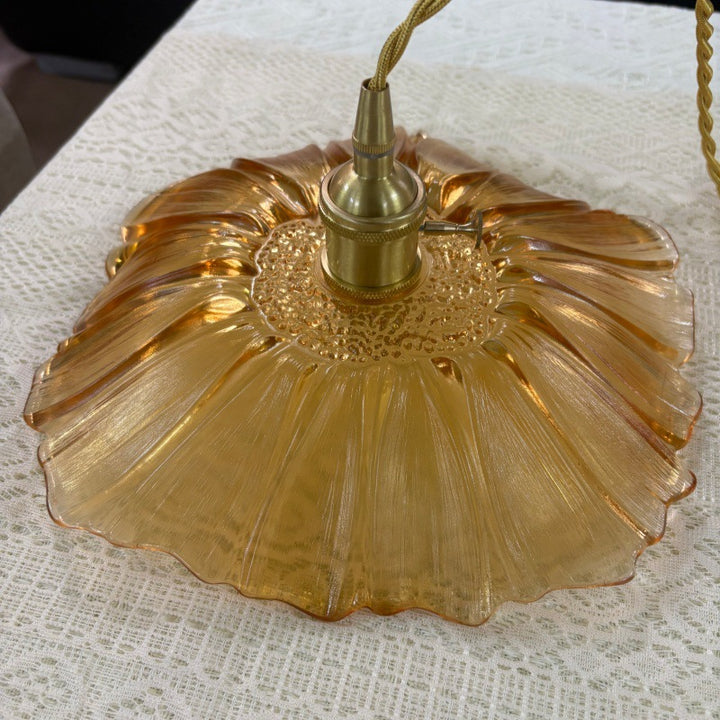 Elegante schalenförmige Pendelleuchte