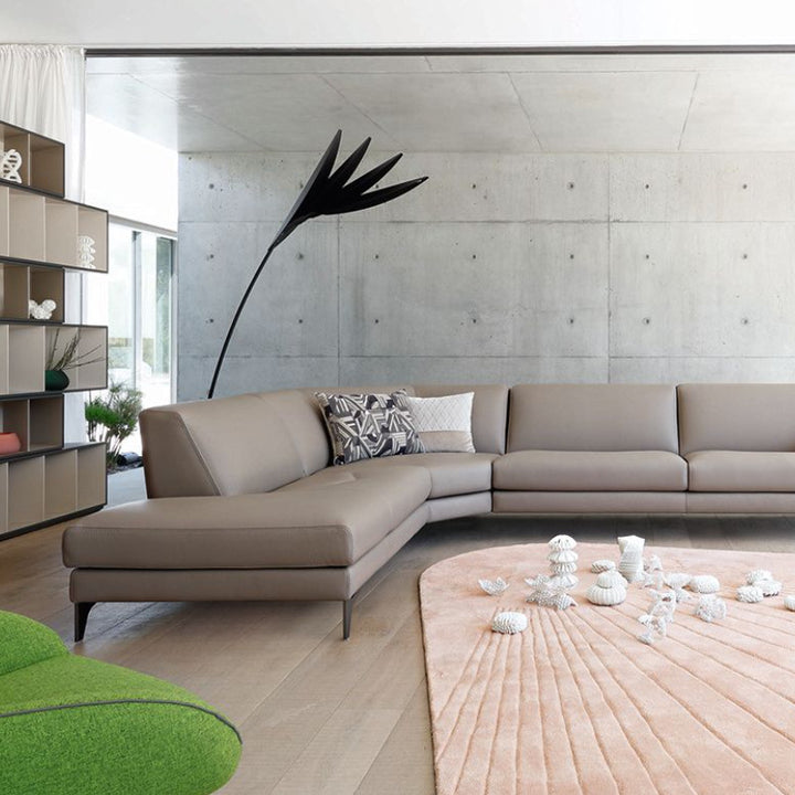 Künstlerische Stehlampe mit stilvollem Design