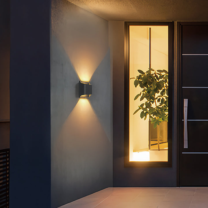 Moderne LED Außenwandleuchte