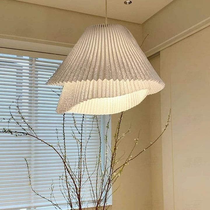 Elegante Faltenpendelleuchte