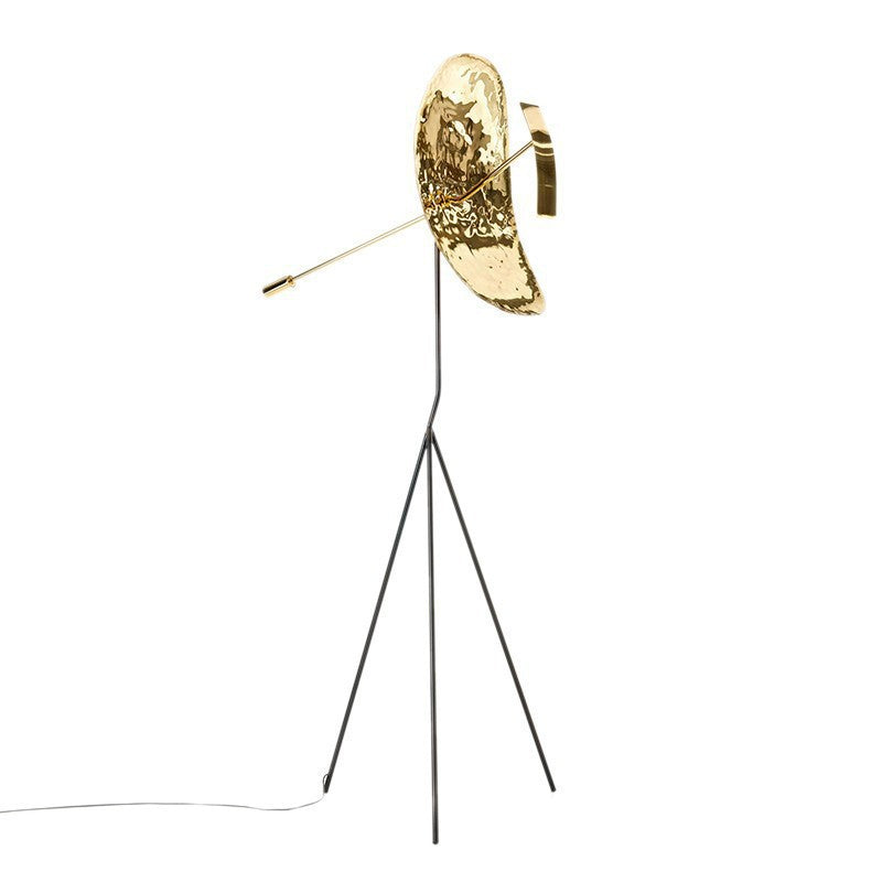 Künstlerische Stehlampe mit skulpturalem Design