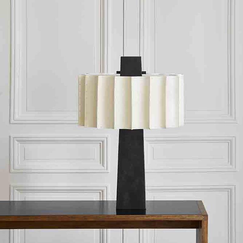 Zeitgenössische Tischlampe mit modernem geometrischen Muster