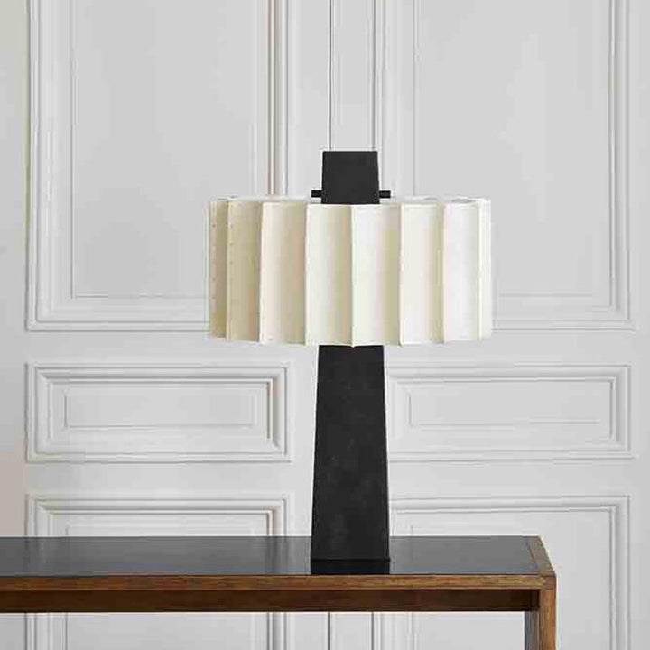 Zeitgenössische Tischlampe mit modernem geometrischen Muster