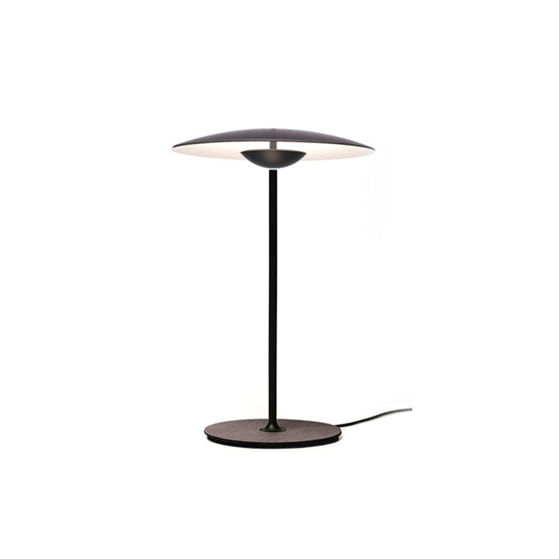 Elegante moderne Tischlampe mit minimalistischem Design