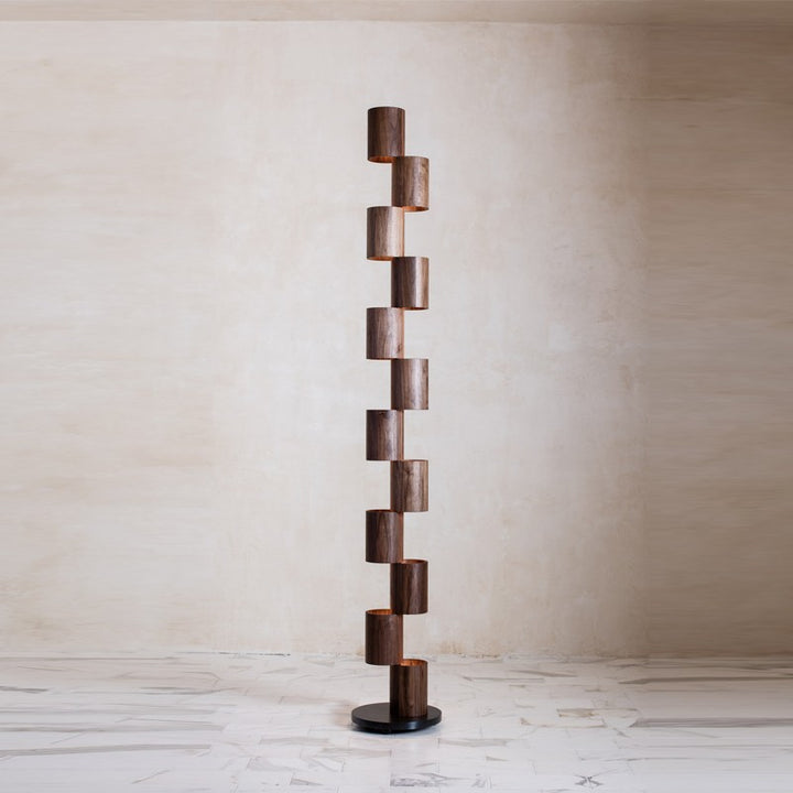 Skulptural Säulenbodenlampe