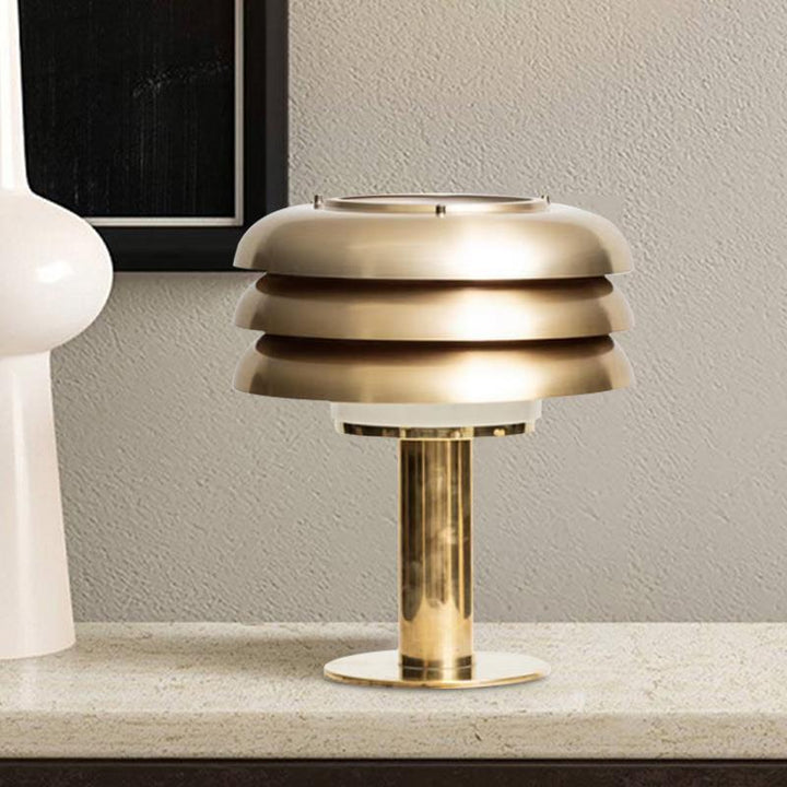 Moderne ästhetische Tischlampe mit geschichtetem Schirmdesign