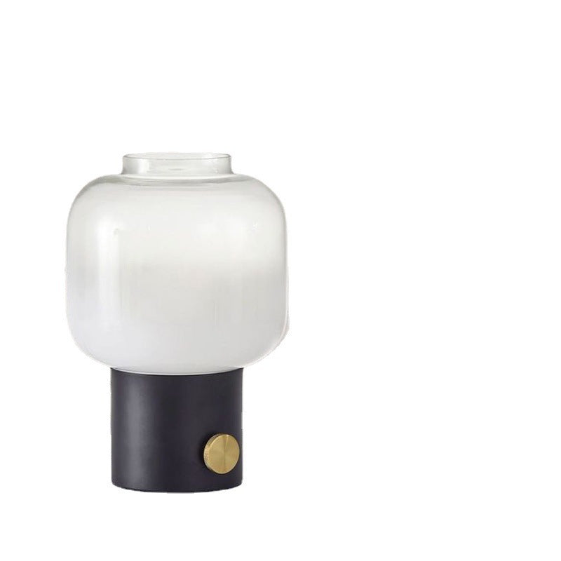 Moderne Glas Tischlampe mit Messingfuß