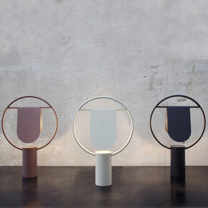 Künstlerische Tischlampe mit einzigartiger Silhouette
