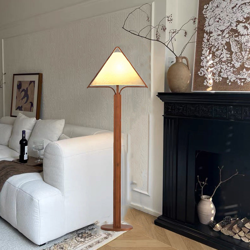 Minimalistische Holzstehlampe