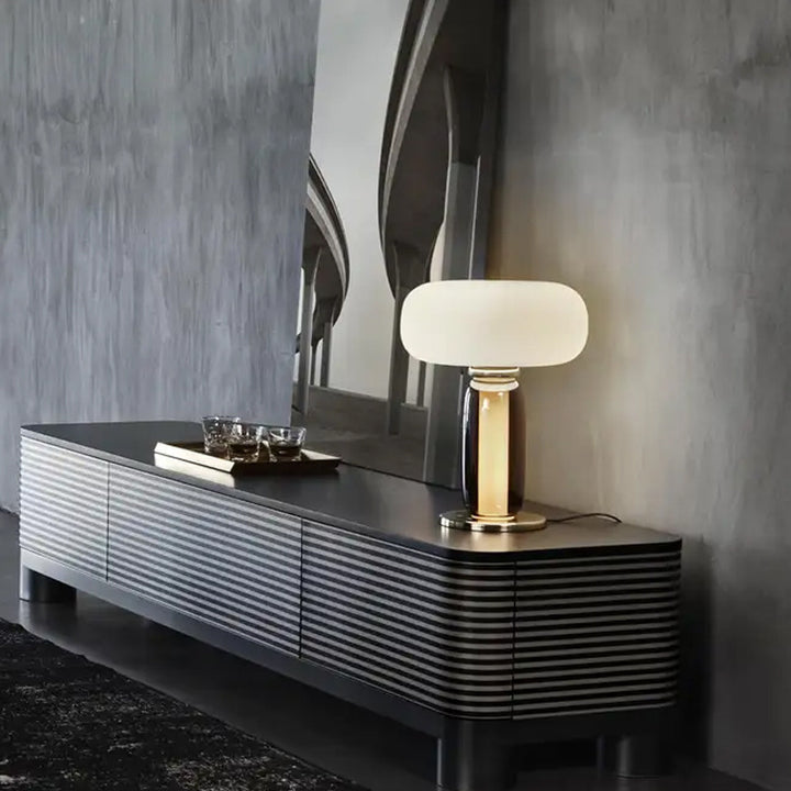 Moderne künstlerische Tischlampe mit elegantem Glasdesign