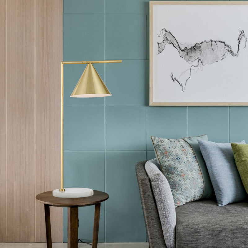 Moderne Kegeltischlampe mit Marmorbasis
