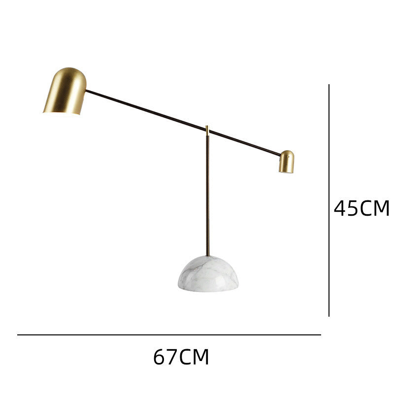 Verstellbare Stehlampe mit Marmorbasis