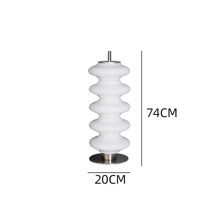 Moderne Tischlampe mit skulpturalem Design