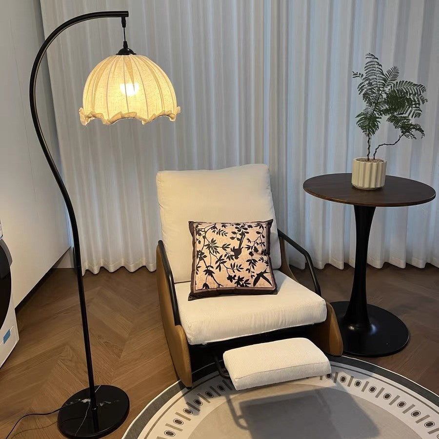 Gekrümmte Stehlampe