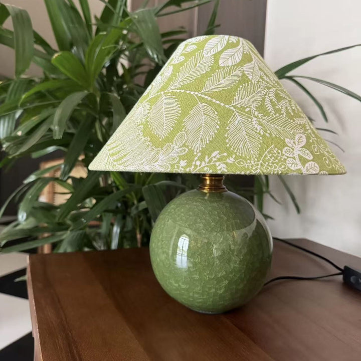 Botanisch gemusterte Tischlampe