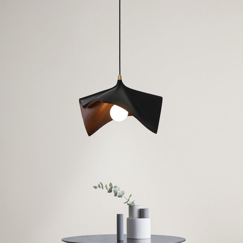 Organische Curved Holz-Look Harz Pendelleuchte mit Drapierter Blütenblattschirm