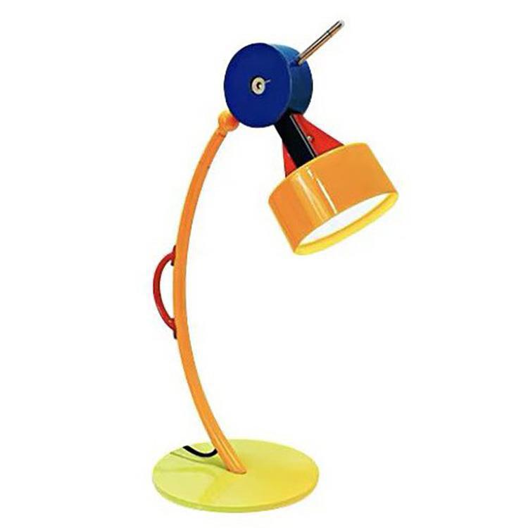 Kreative Schreibtischlampe mit verstellbarem Arm
