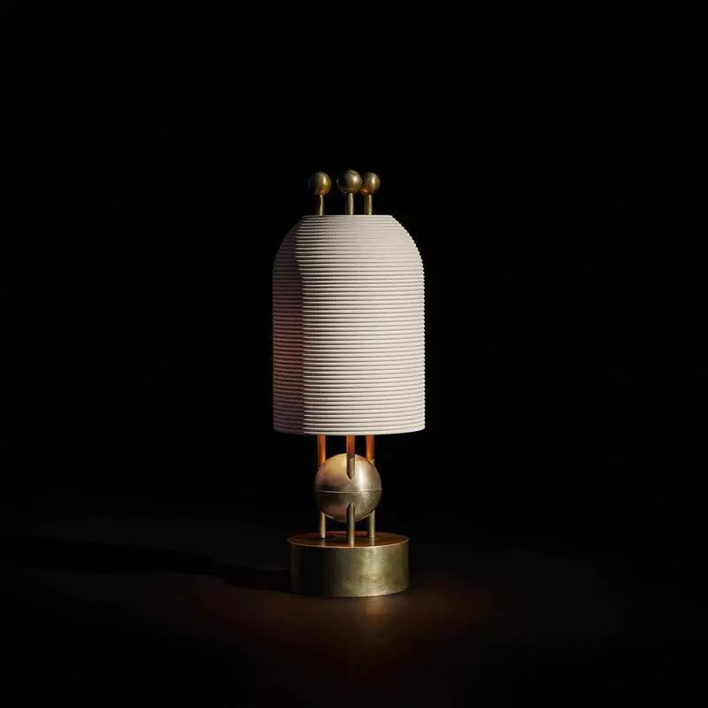 Moderne dekorative Tischlampe mit geometrischem Design
