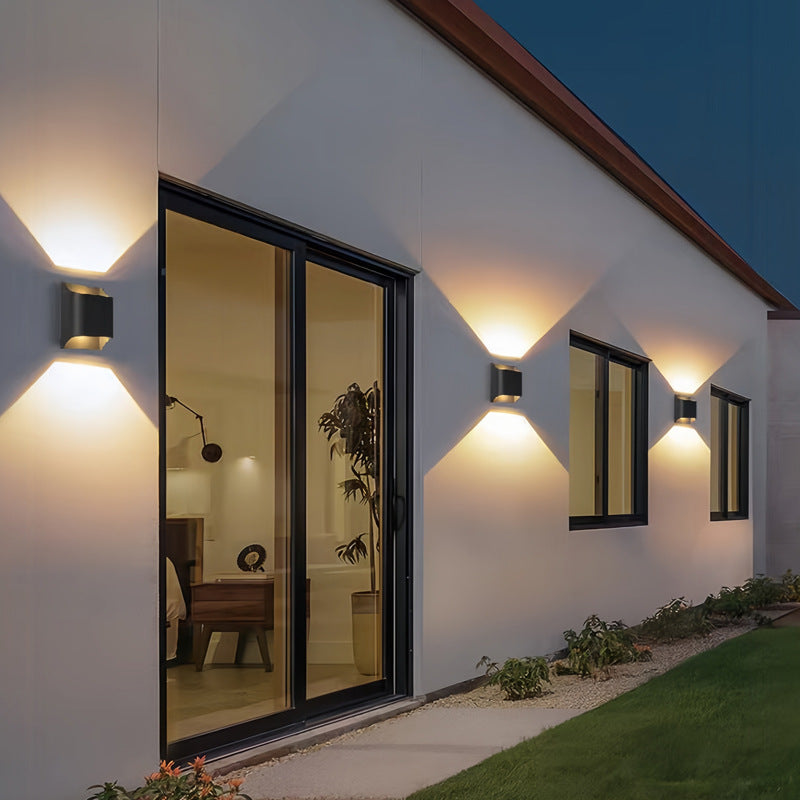 Moderne LED Außenwandleuchte