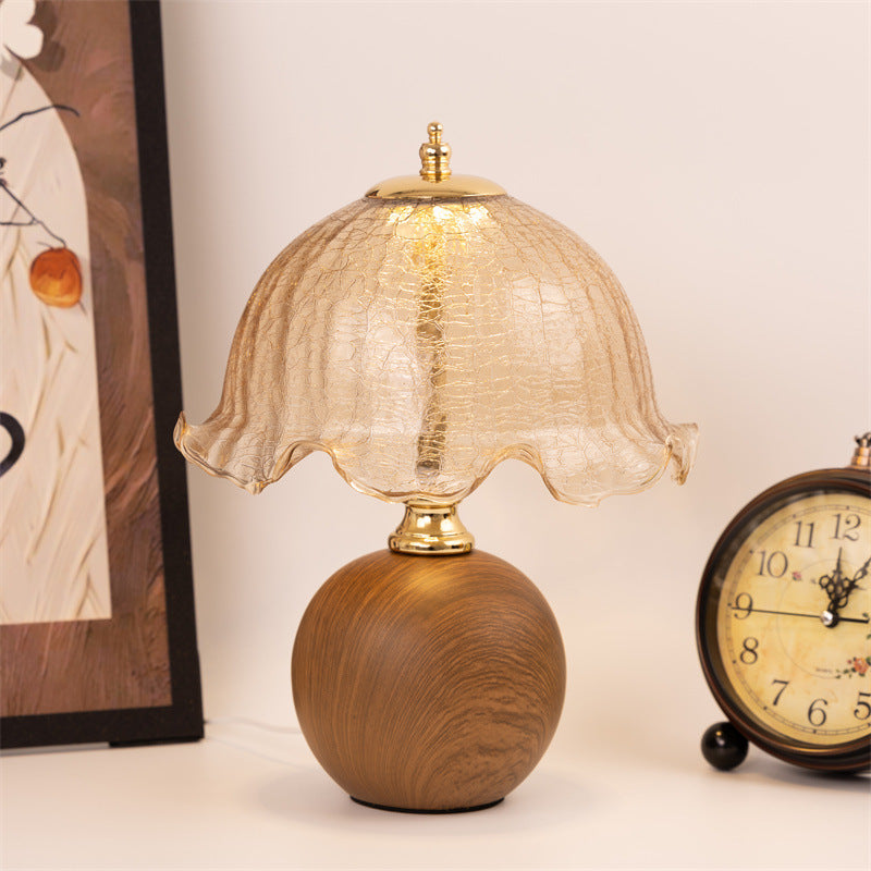 Vintage-Glas-Tischlampe mit kunstvollem Schirm
