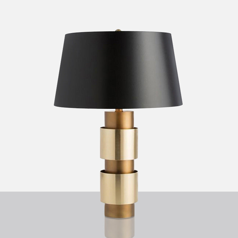 Elegante geometrische Tischlampe
