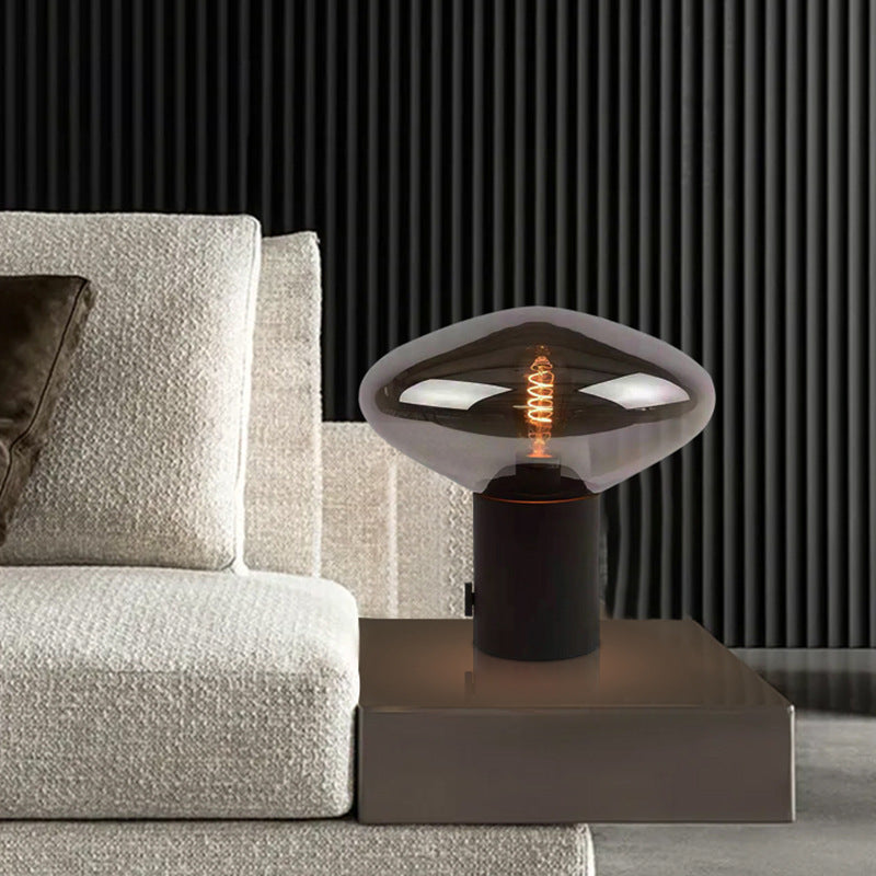 Kunstvolle Tischlampe mit einzigartigem Glasschirm